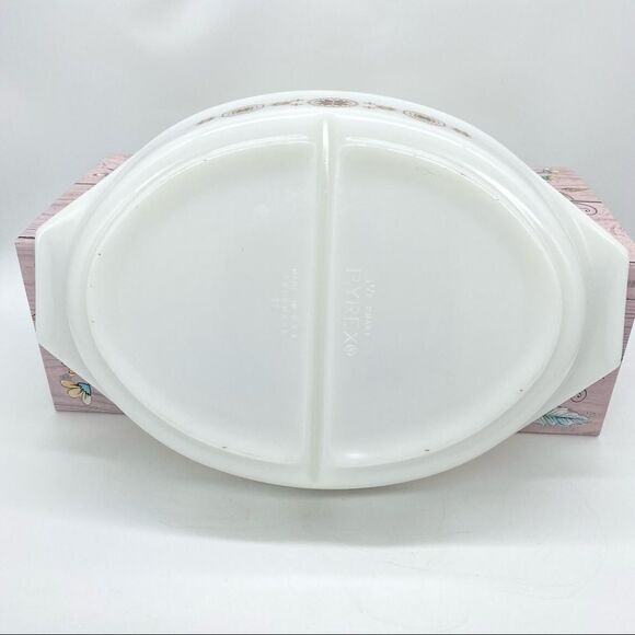 Vintage Pyrex Town and County Divided Casserole Dish - Picture 5 of 9